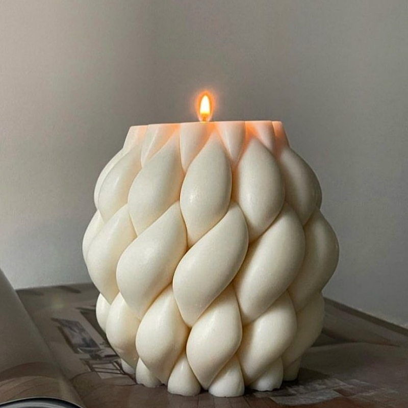 Ароматическая свеча "Плетёная L" 12x12 см (разные цвета и ароматы)