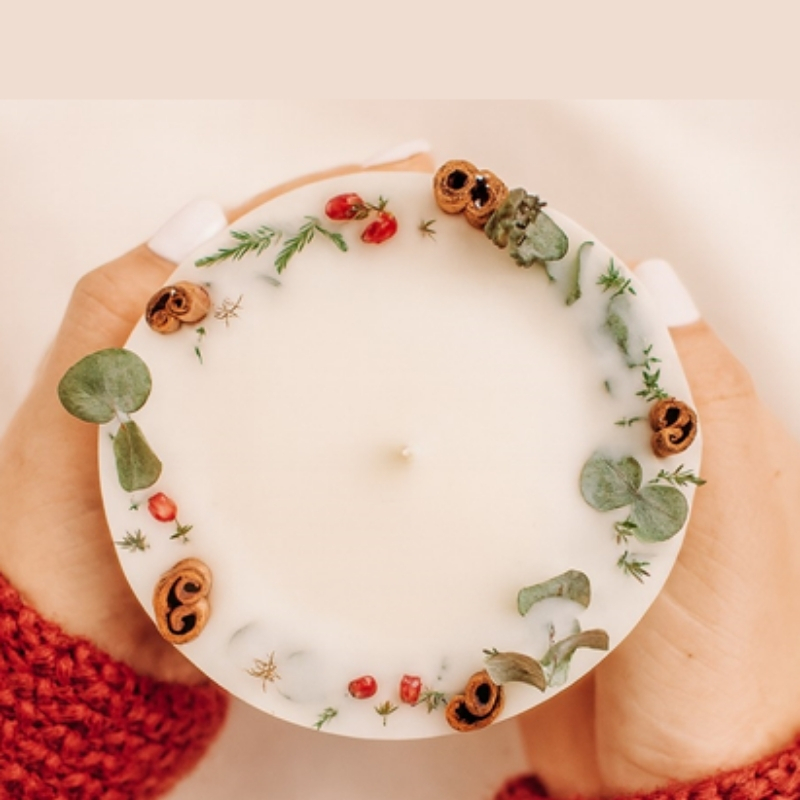 Ароматическая свеча круглая с декором