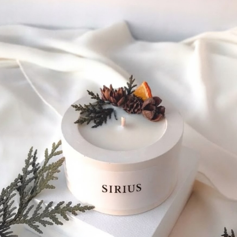 Lumanare in suport din gips cu decor