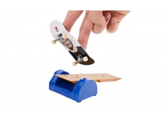 Set cu 2 mini skateboard-uri si accesorii Tech Deck diverse tipuri