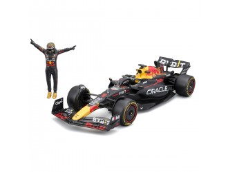 Macheta auto Red Bull Racing RB19 (1:24) cu figurina pilot, Bburago (2 modele)
