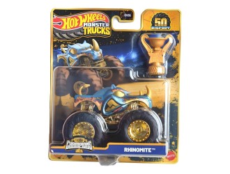 Masinuta Hot Wheels Monster Trucks Bigfoot 50th Anniversary cu trofeu, model aleator