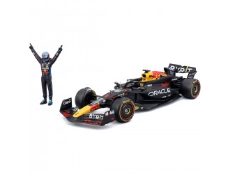 Macheta auto cu figurina – Oracle Red Bull Racing RB20 (2024), scara 1:24